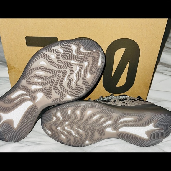 Yeezy 380 Stone Salts (M 12) - Picture 7 of 8
